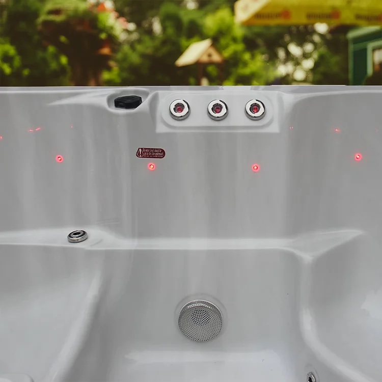 Reef Bolina Hot Tub  - Image 182442