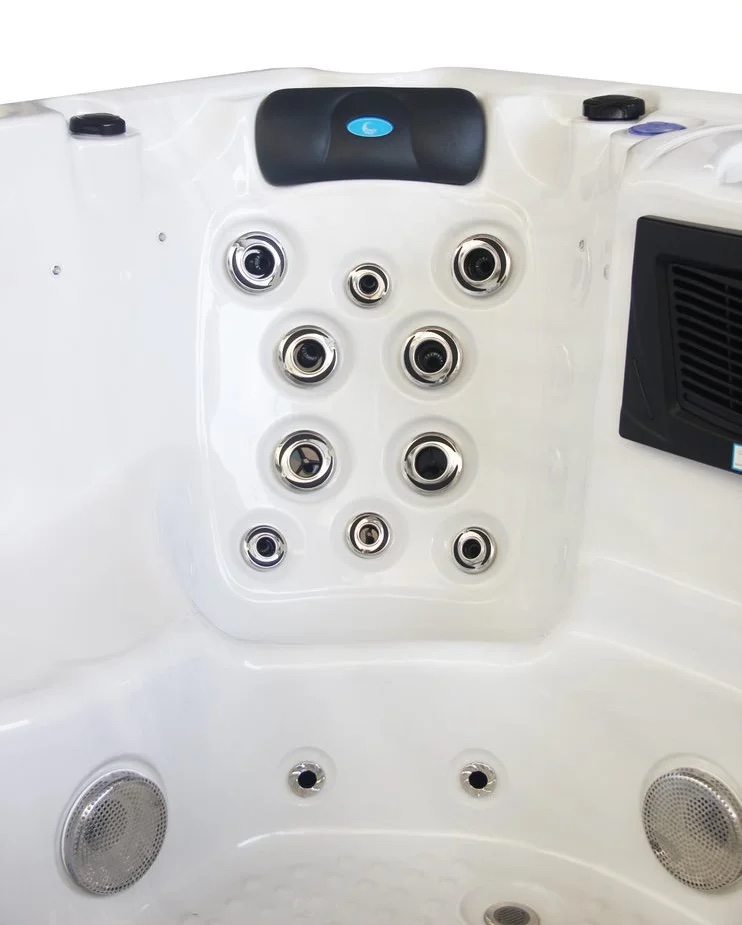 Reef Kiribati Hot Tub  - Image 182466