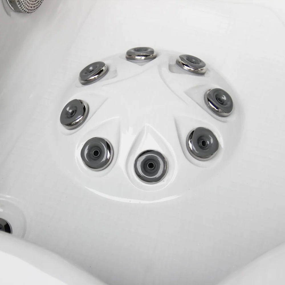 Reef Maluku Hot Tub - Image 182477